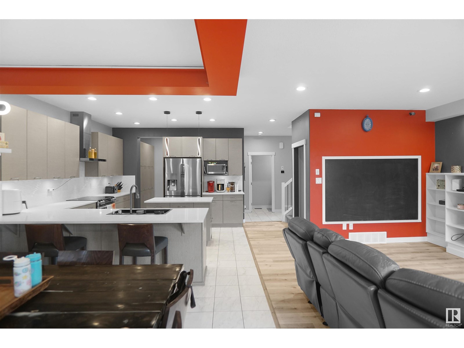 Photo 21 of 811 35 Av Nw, Edmonton AB