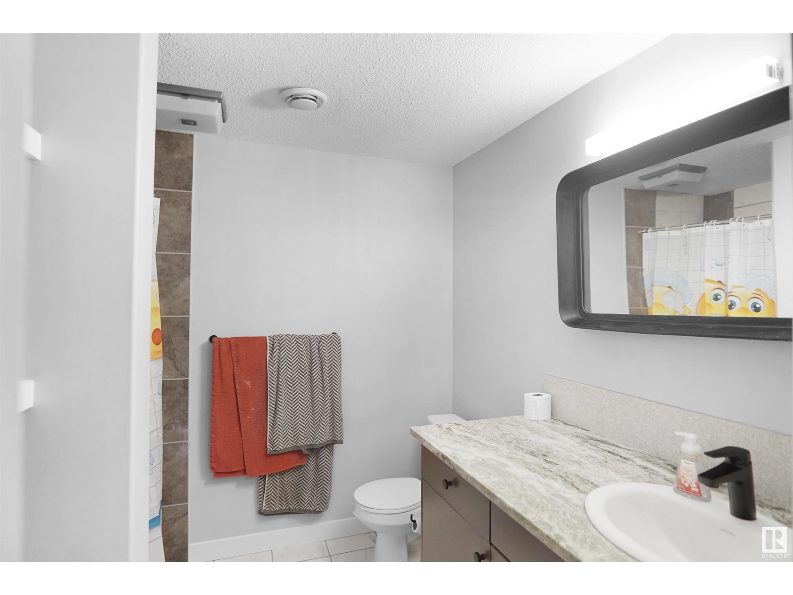 Photo 20 of 811 35 Av Nw, Edmonton AB