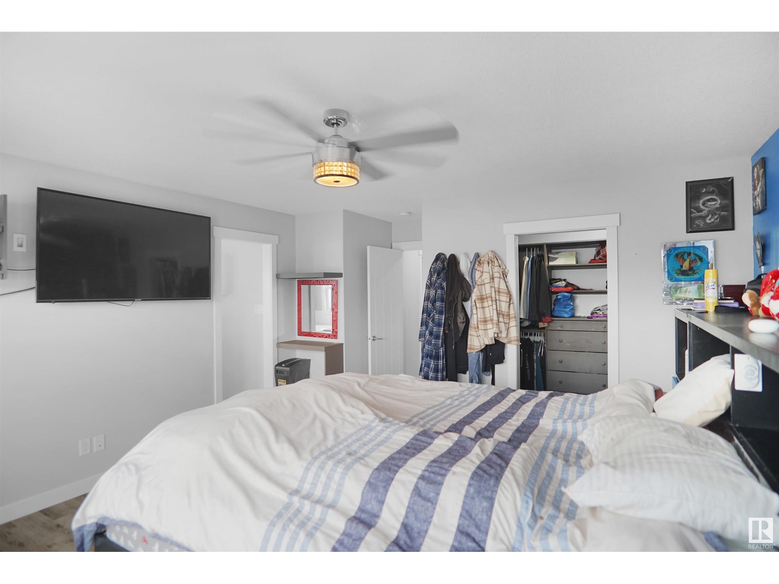 Photo 4 of 811 35 Av Nw, Edmonton AB