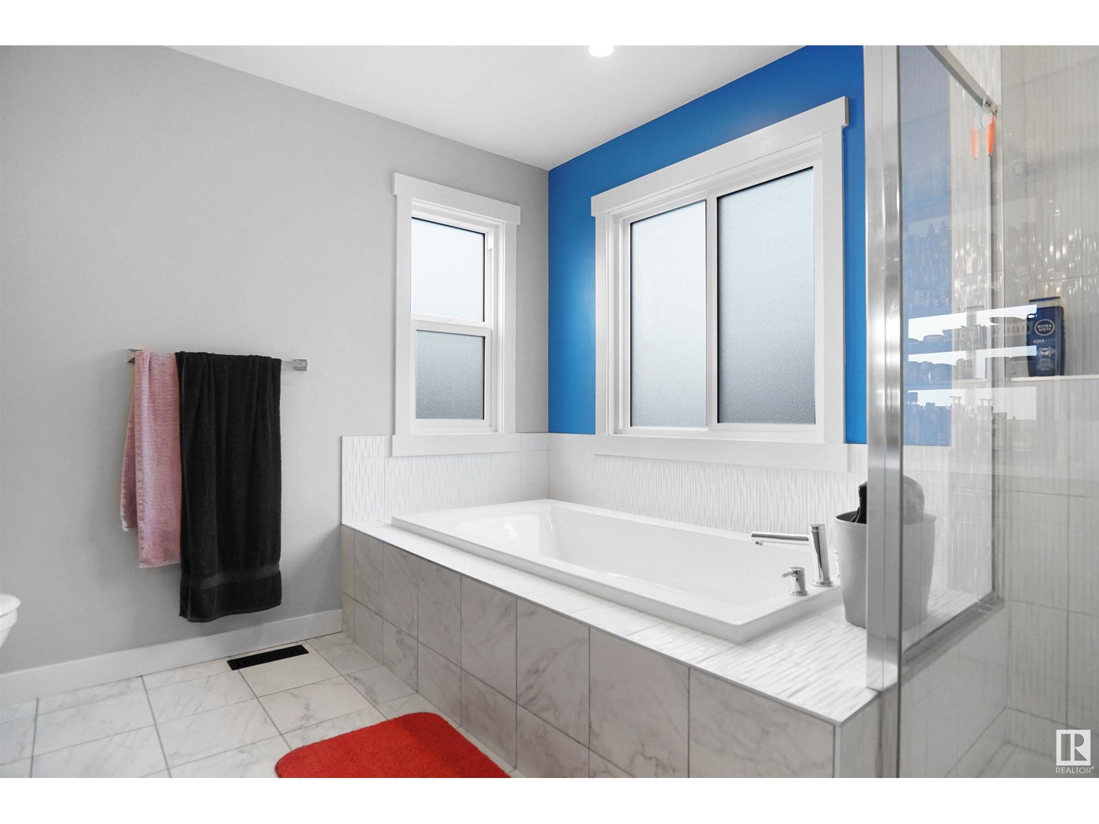 Photo 18 of 811 35 Av Nw, Edmonton AB