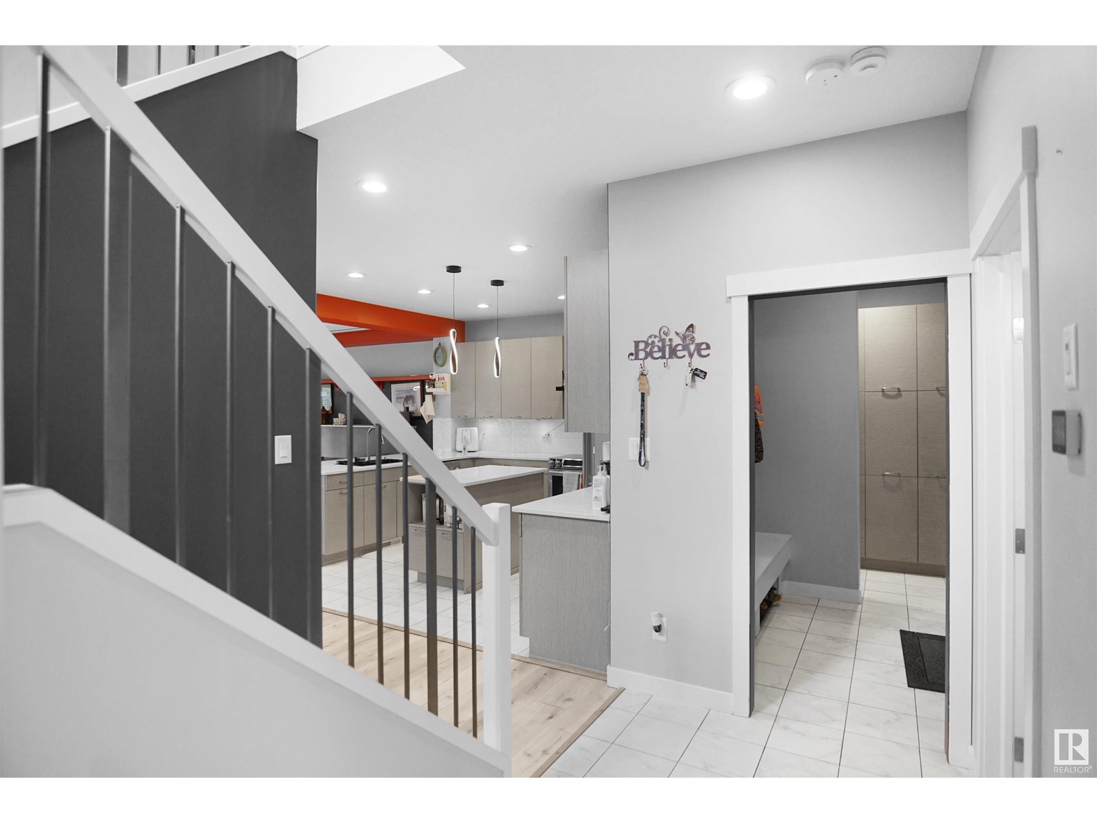 Photo 15 of 811 35 Av Nw, Edmonton AB