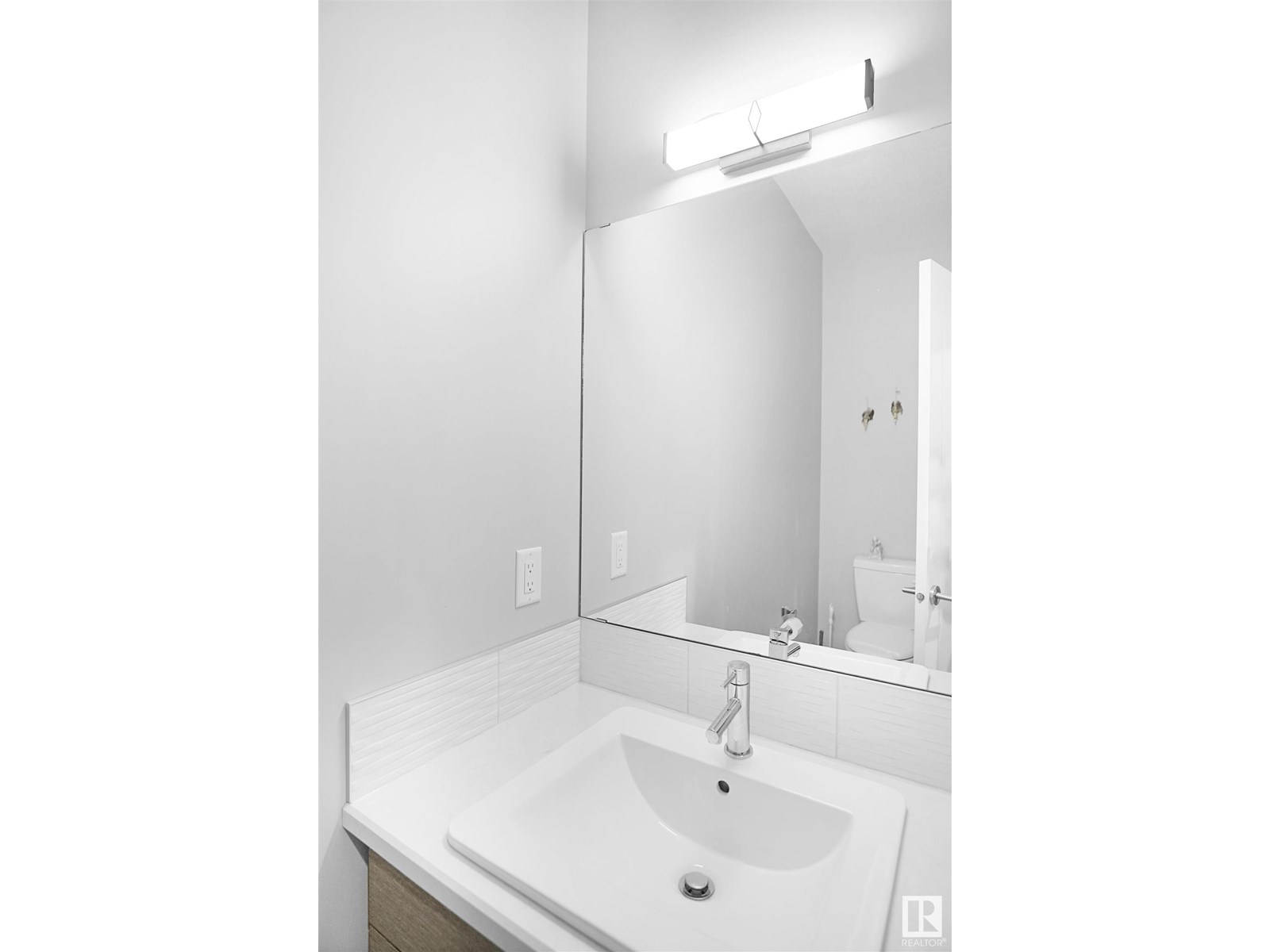 Photo 34 of 811 35 Av Nw, Edmonton AB