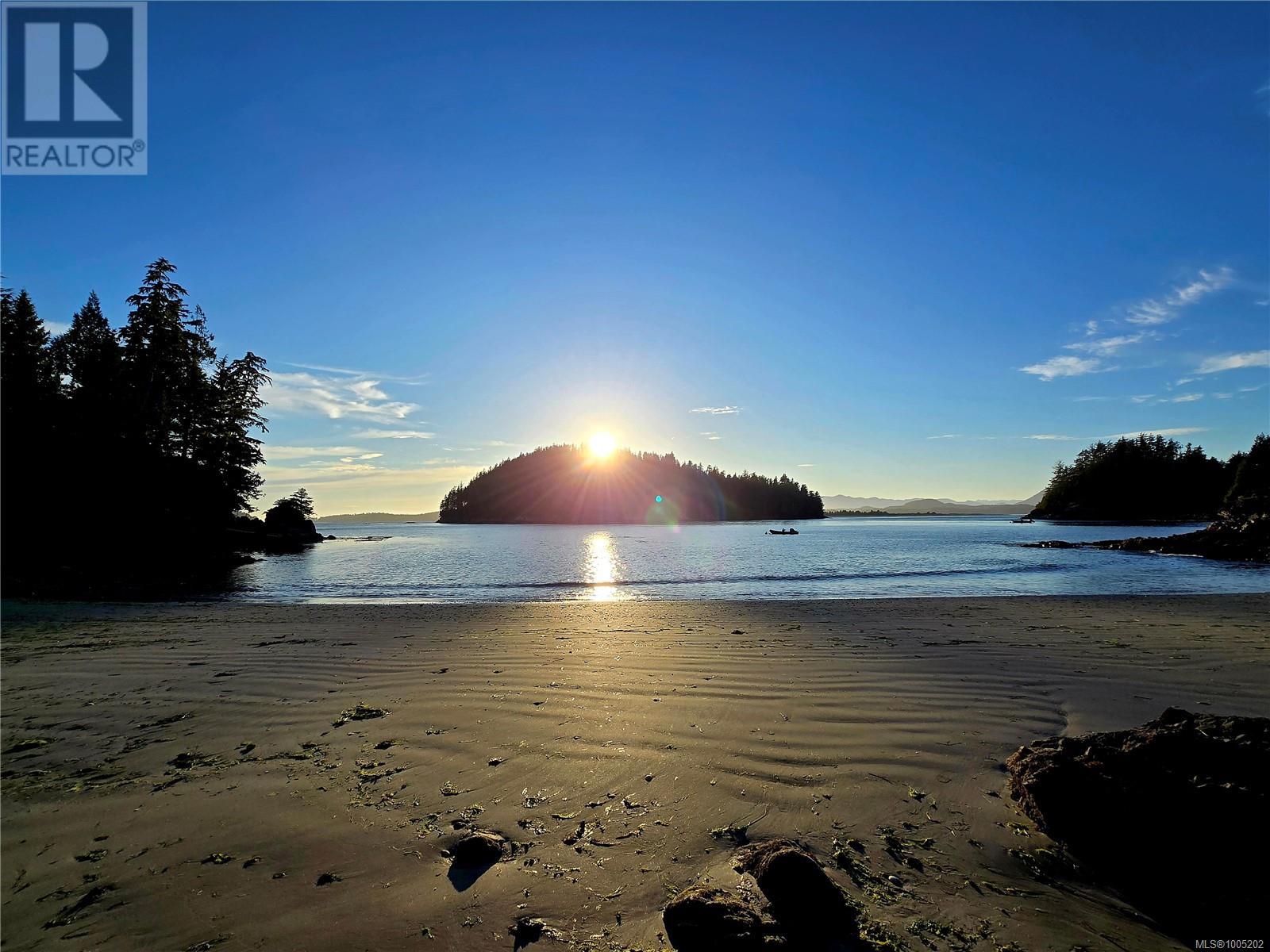 261 Cedar St, Tofino