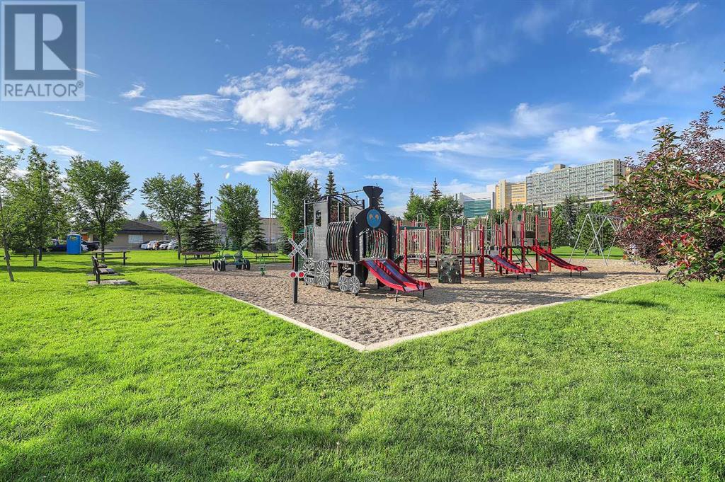 Single Family House for Sale in  Broadview Road NW West Hillhurst Calgary 