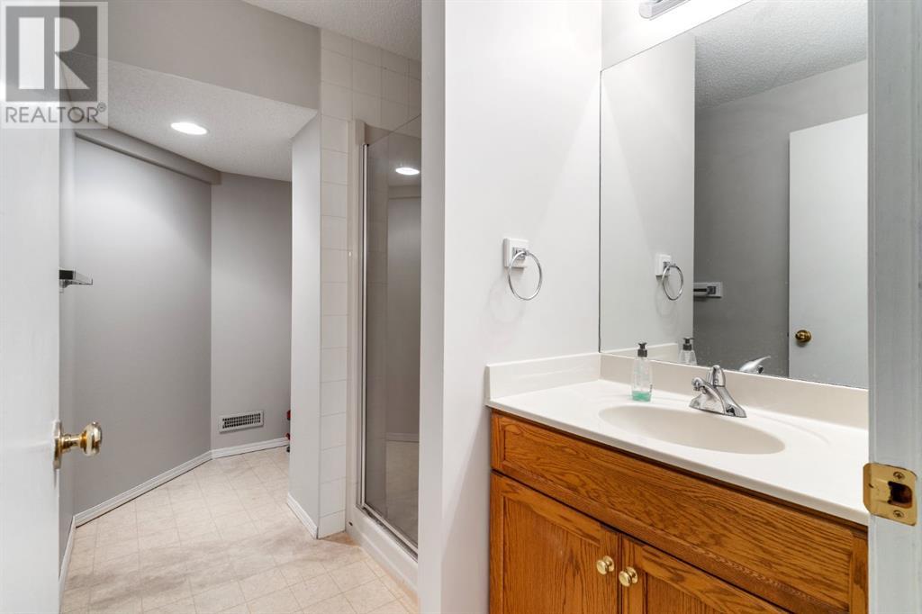 Single Family House for Sale in  Harvest Oak Green NE Harvest Hills Calgary 