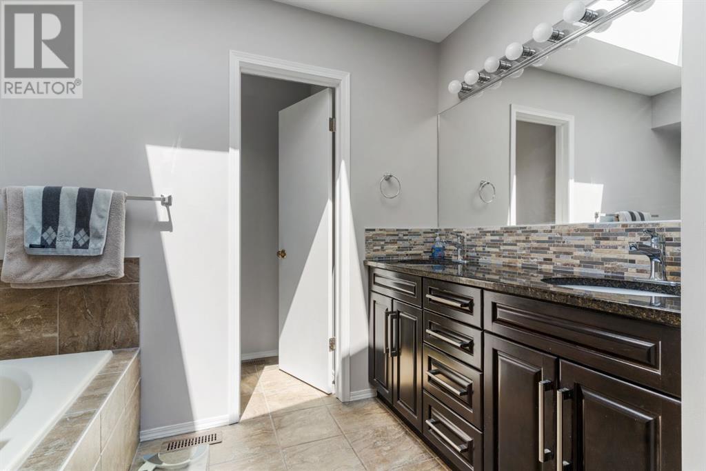 Single Family House for Sale in  Harvest Oak Green NE Harvest Hills Calgary 