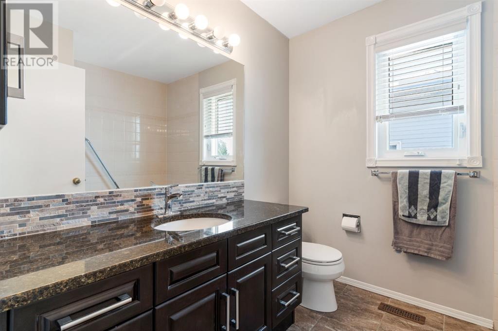 Single Family House for Sale in  Harvest Oak Green NE Harvest Hills Calgary 