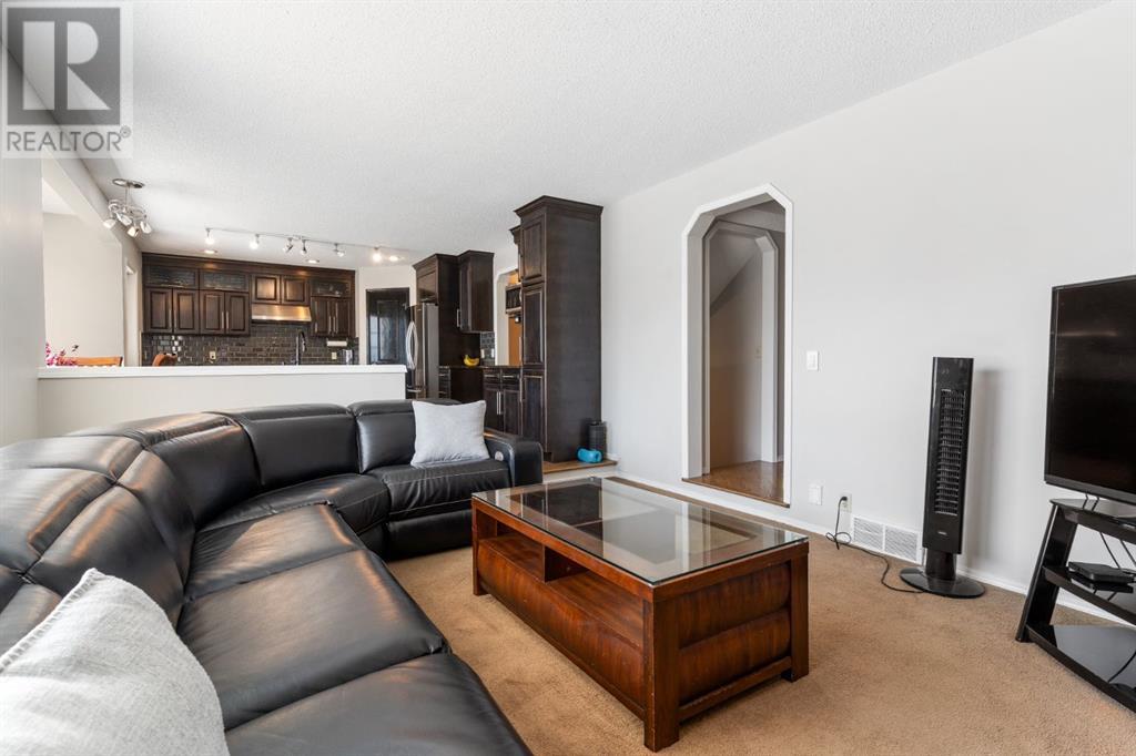 Single Family House for Sale in  Harvest Oak Green NE Harvest Hills Calgary 