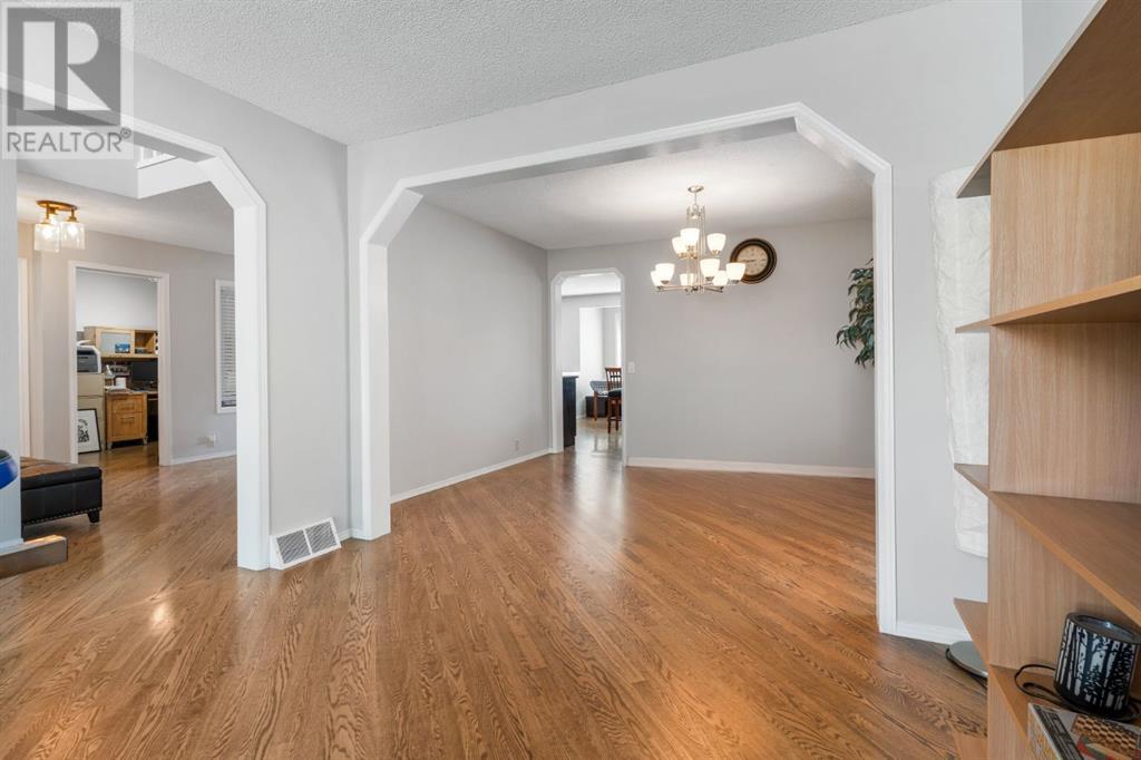 Single Family House for Sale in  Harvest Oak Green NE Harvest Hills Calgary 