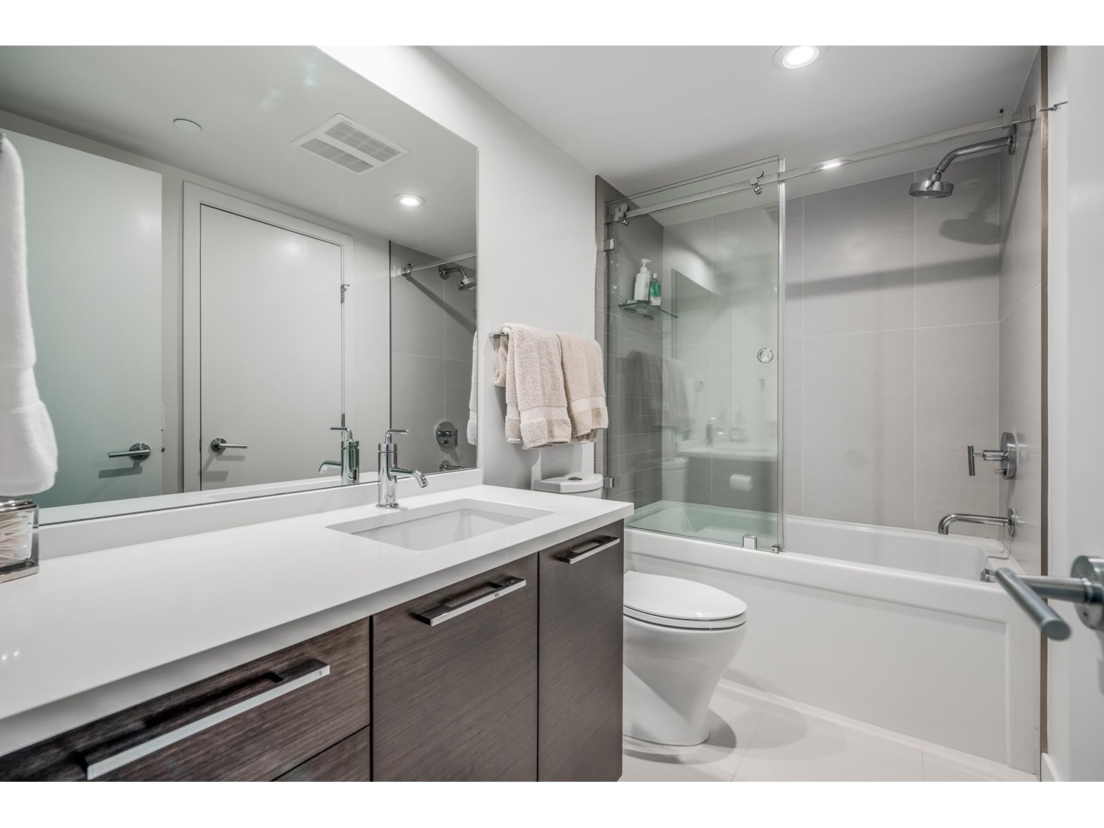 303 1160 OXFORD STREET, White Rock
