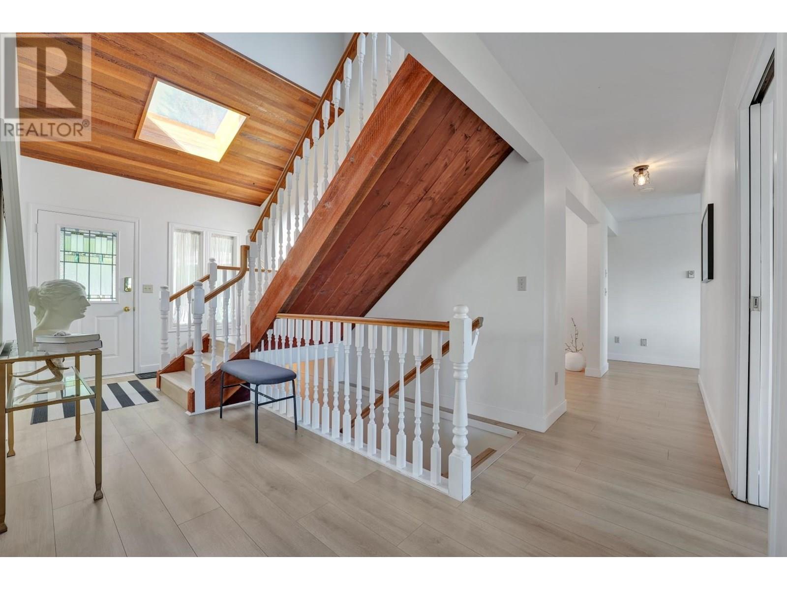 5504 DERBY ROAD, Sechelt