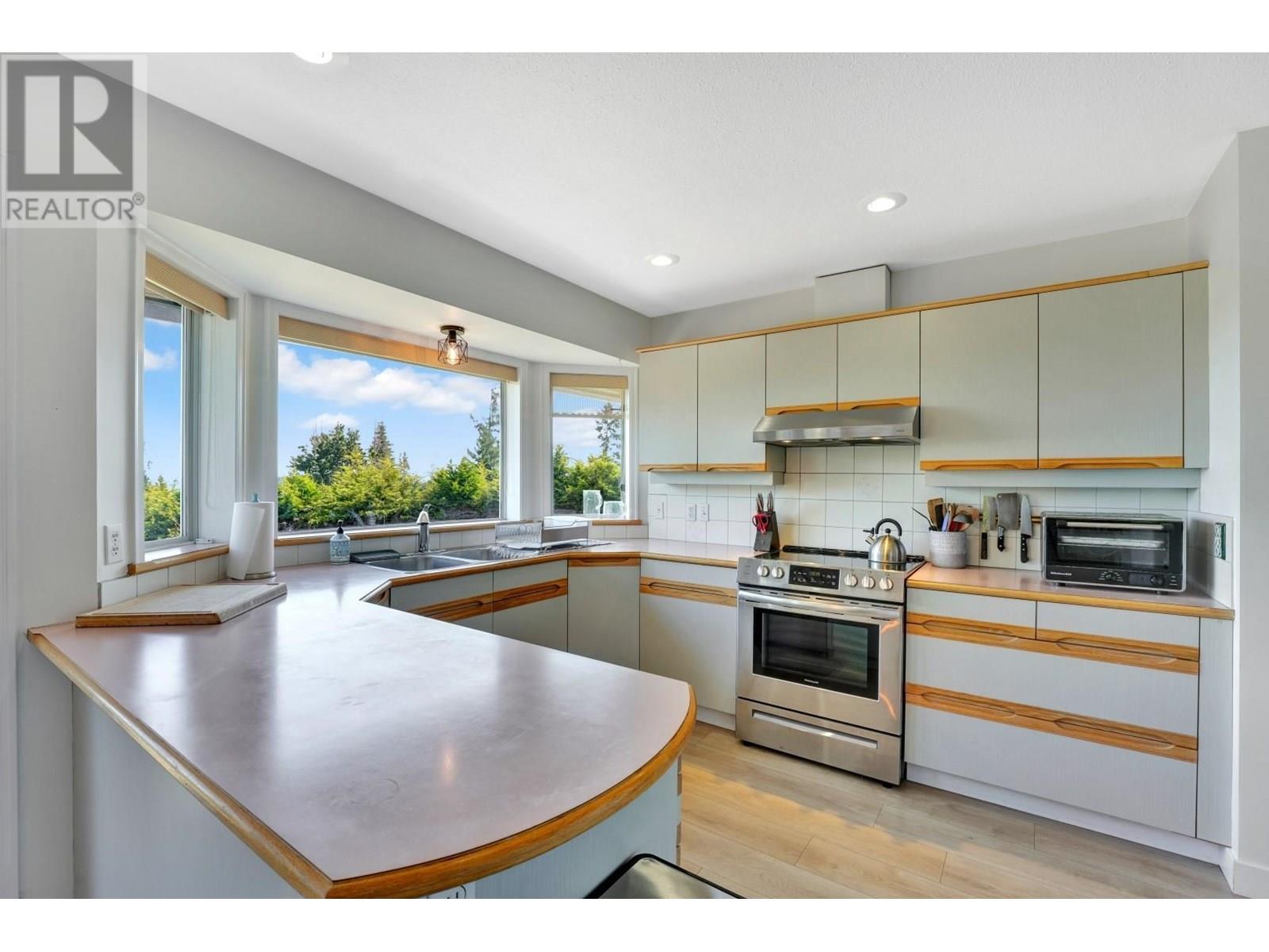 5504 DERBY ROAD, Sechelt