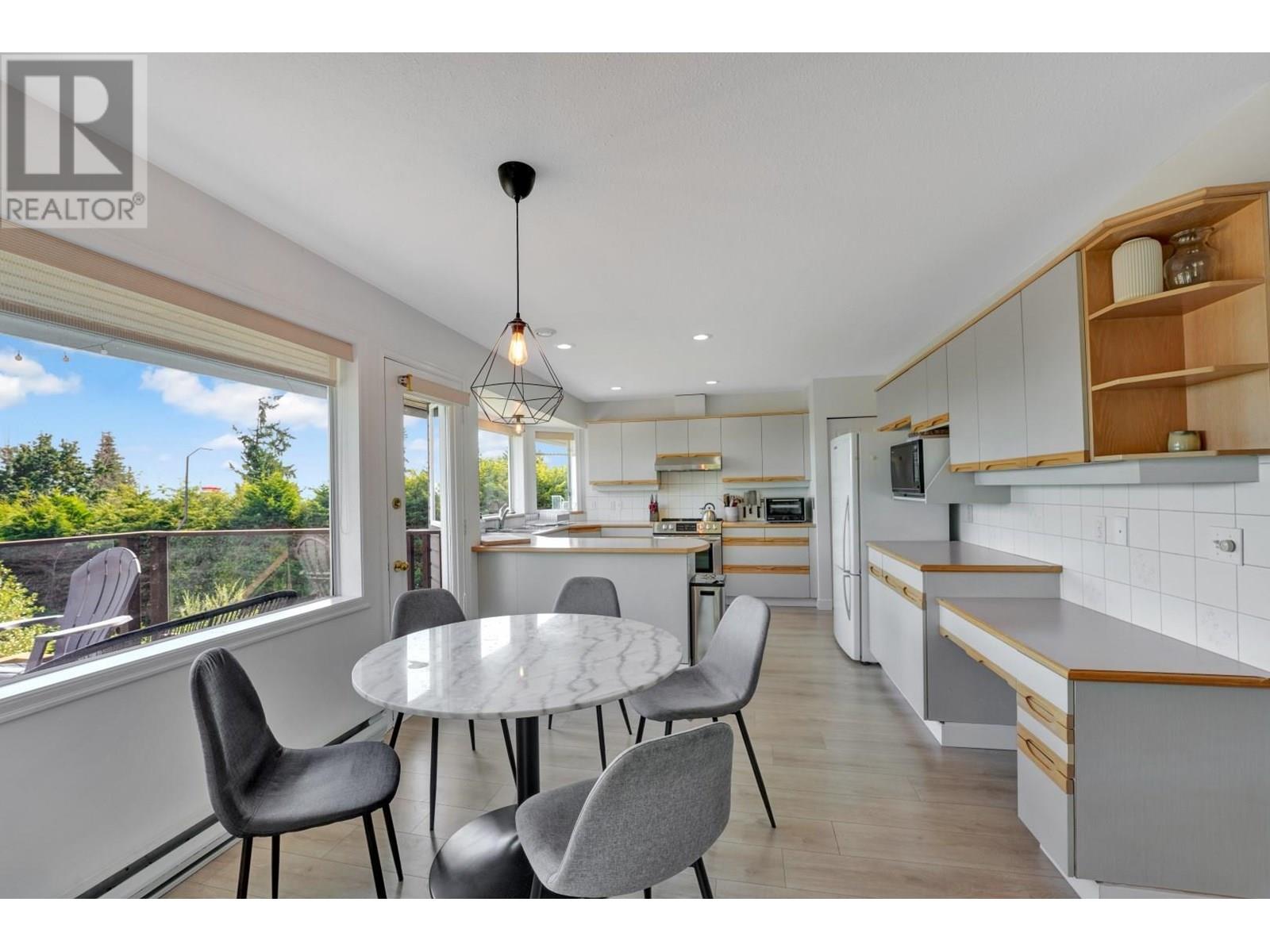 5504 DERBY ROAD, Sechelt