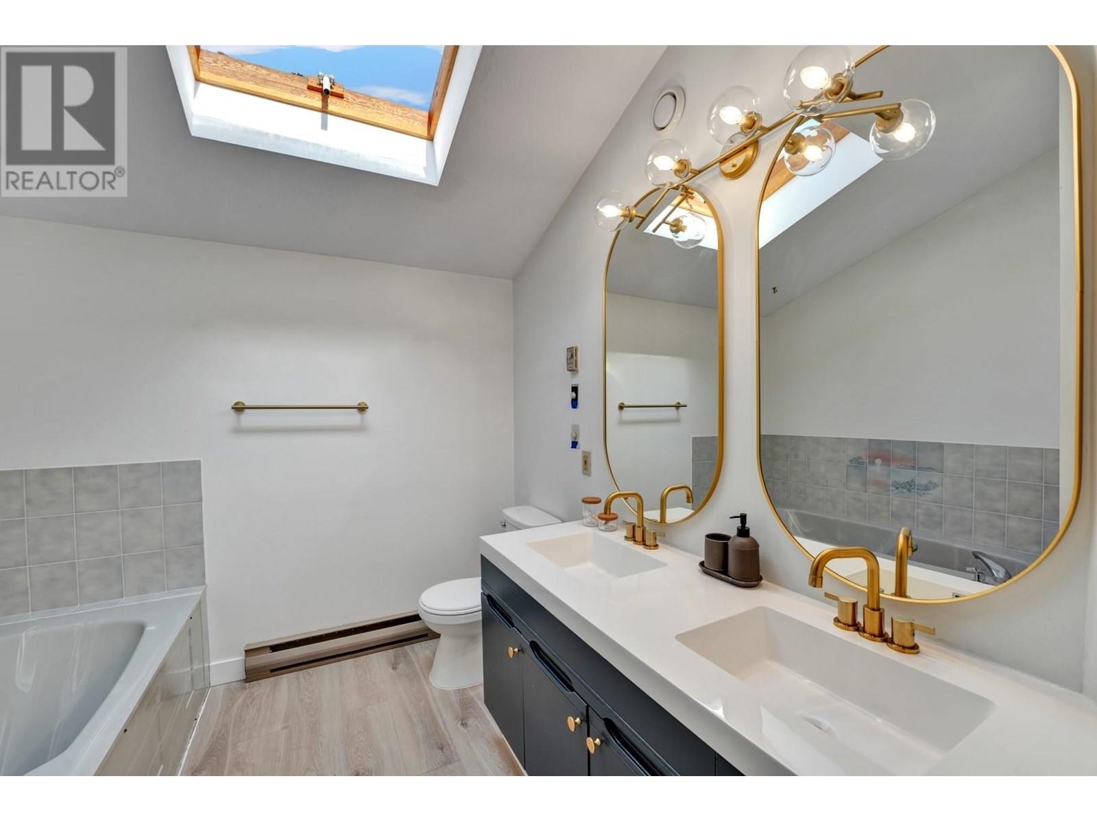 5504 DERBY ROAD, Sechelt
