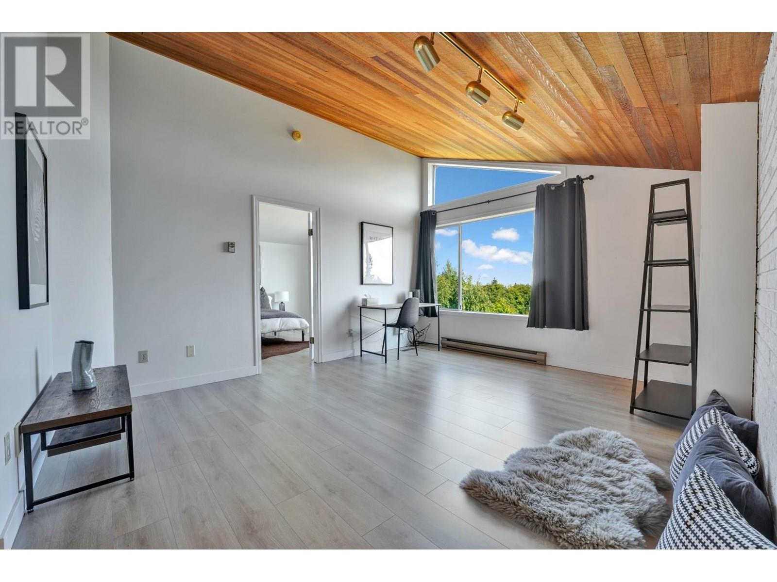 5504 DERBY ROAD, Sechelt