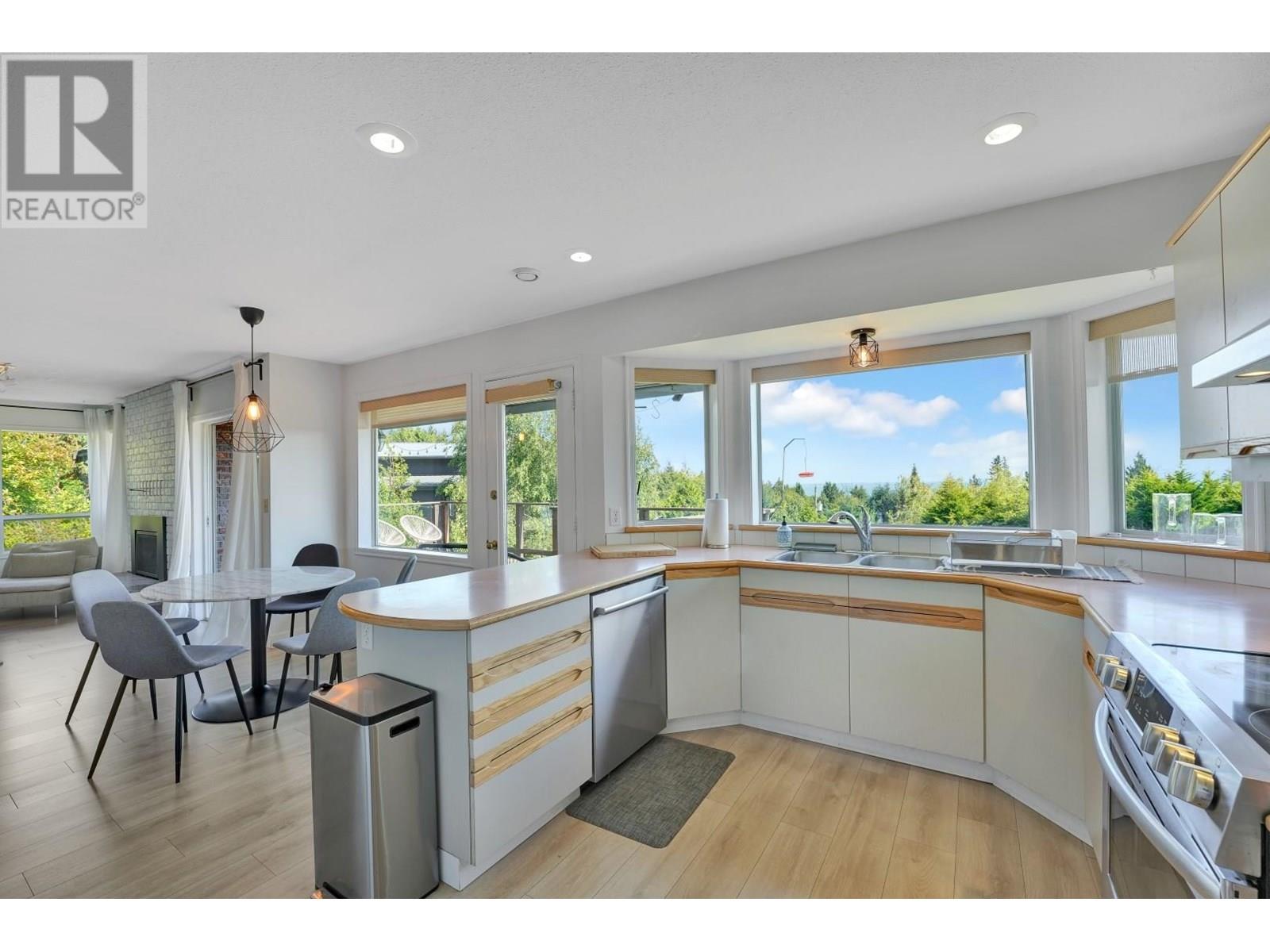 5504 DERBY ROAD, Sechelt