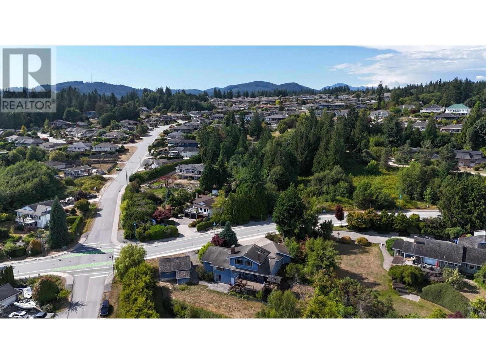5504 DERBY ROAD, Sechelt
