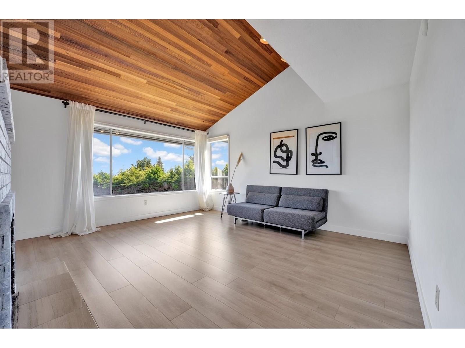 5504 DERBY ROAD, Sechelt