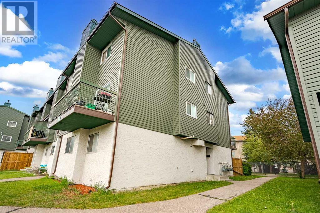 Single Family House for Sale in    Street NE Rundle Calgary 