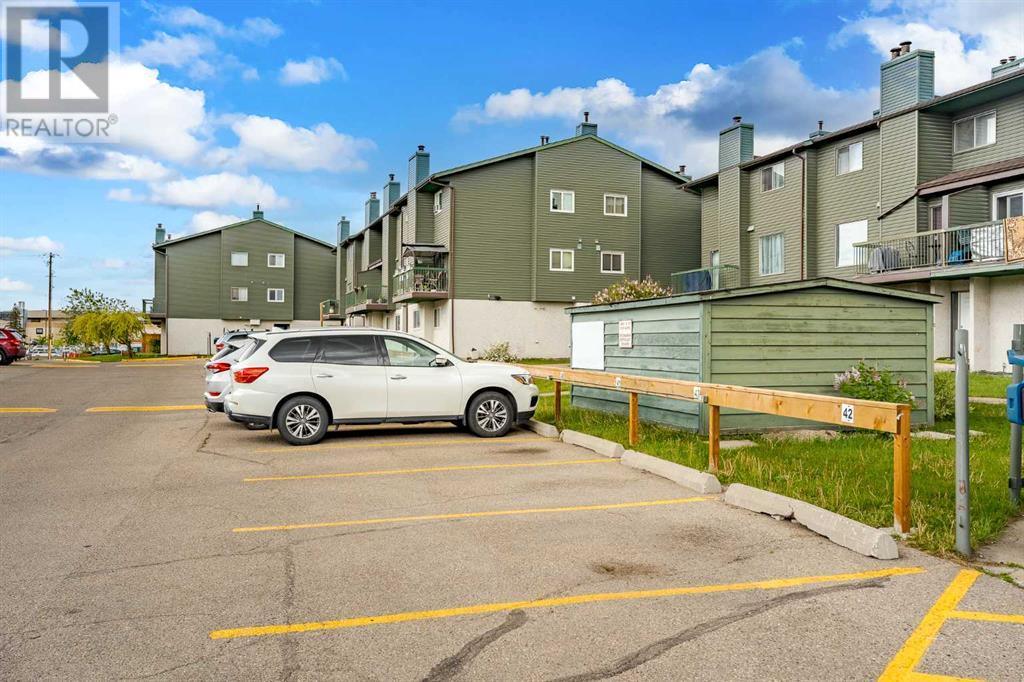 Single Family House for Sale in    Street NE Rundle Calgary 