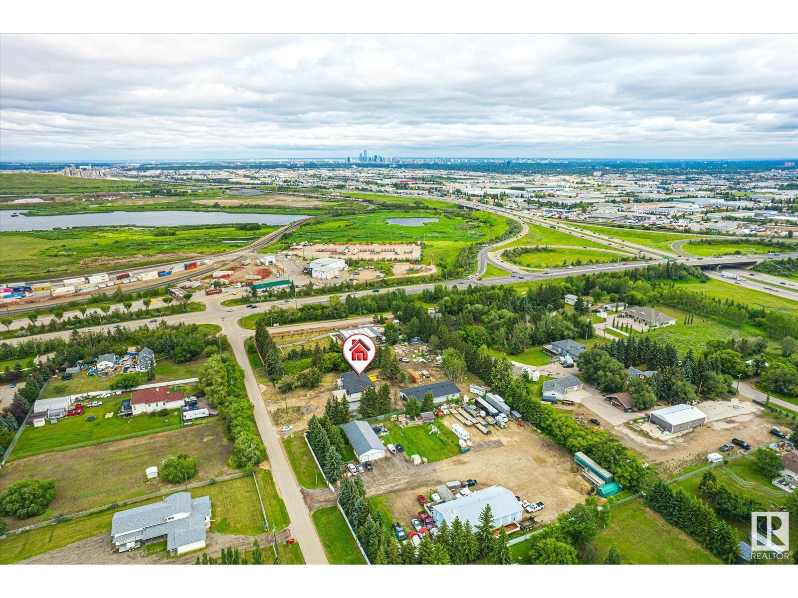 Photo 11 of 18445 122 Av Nw, Edmonton AB