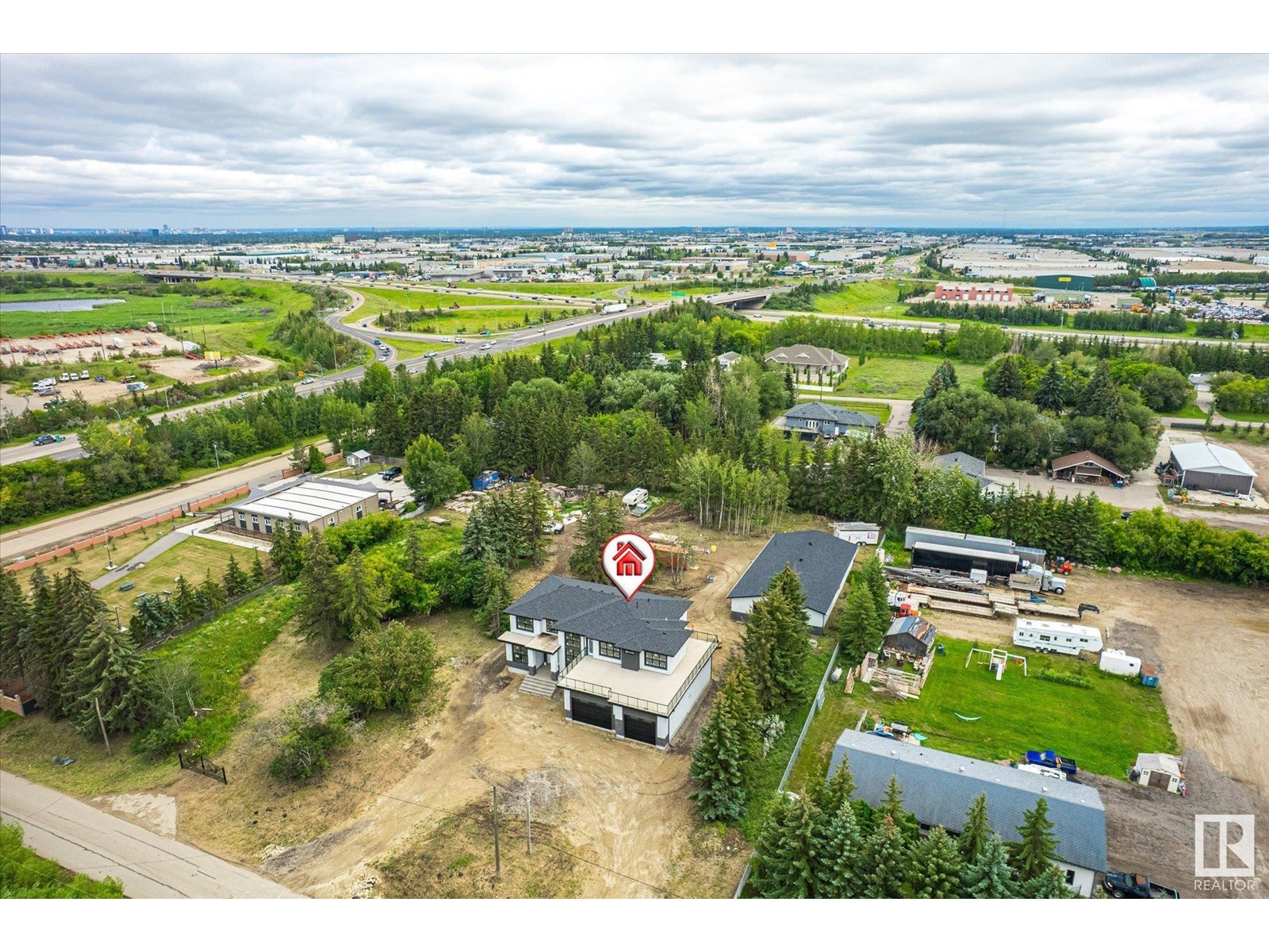 Photo 10 of 18445 122 Av Nw, Edmonton AB