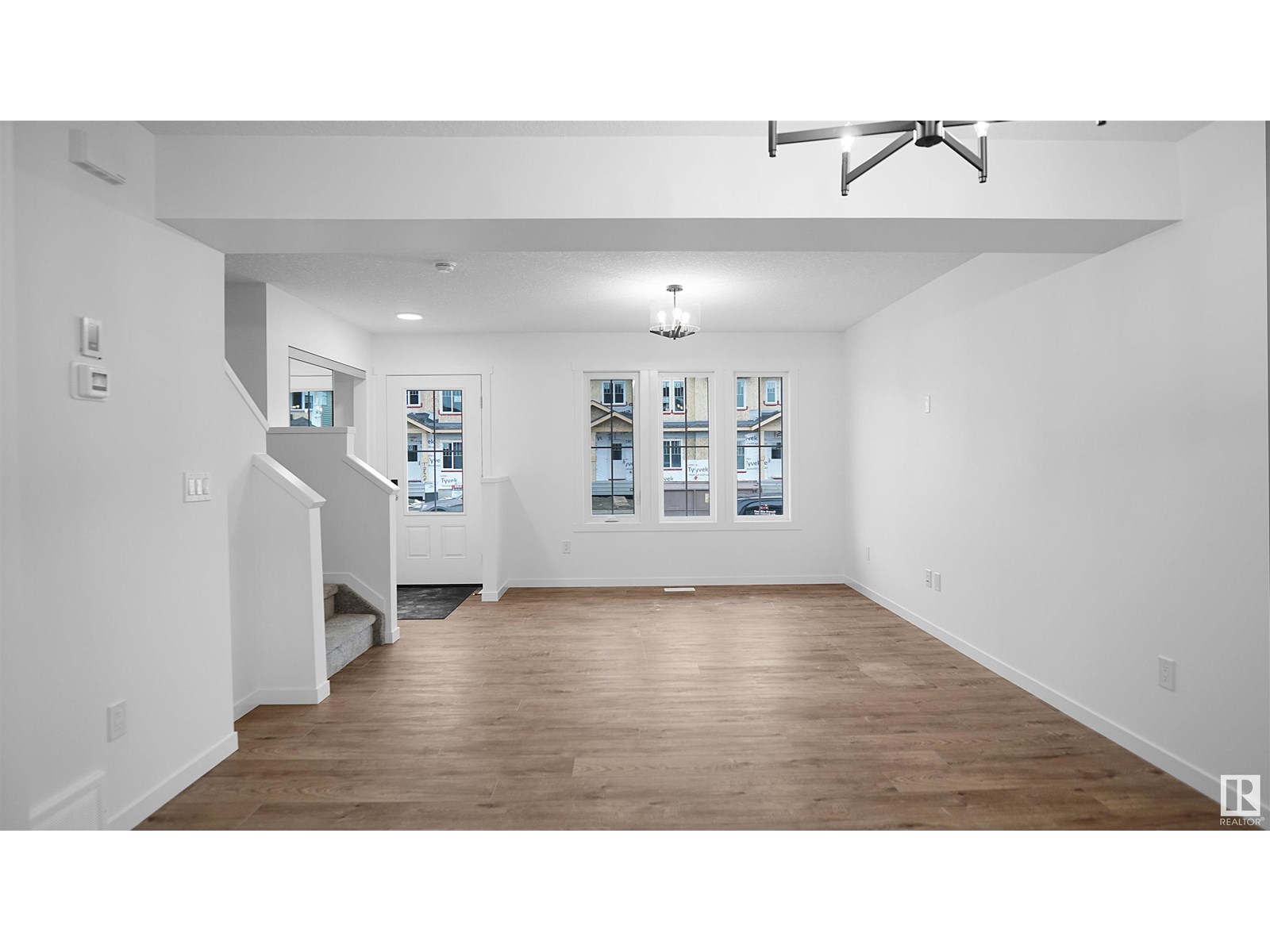 Photo 4 of 1299 Keswick Dr Sw, Edmonton AB