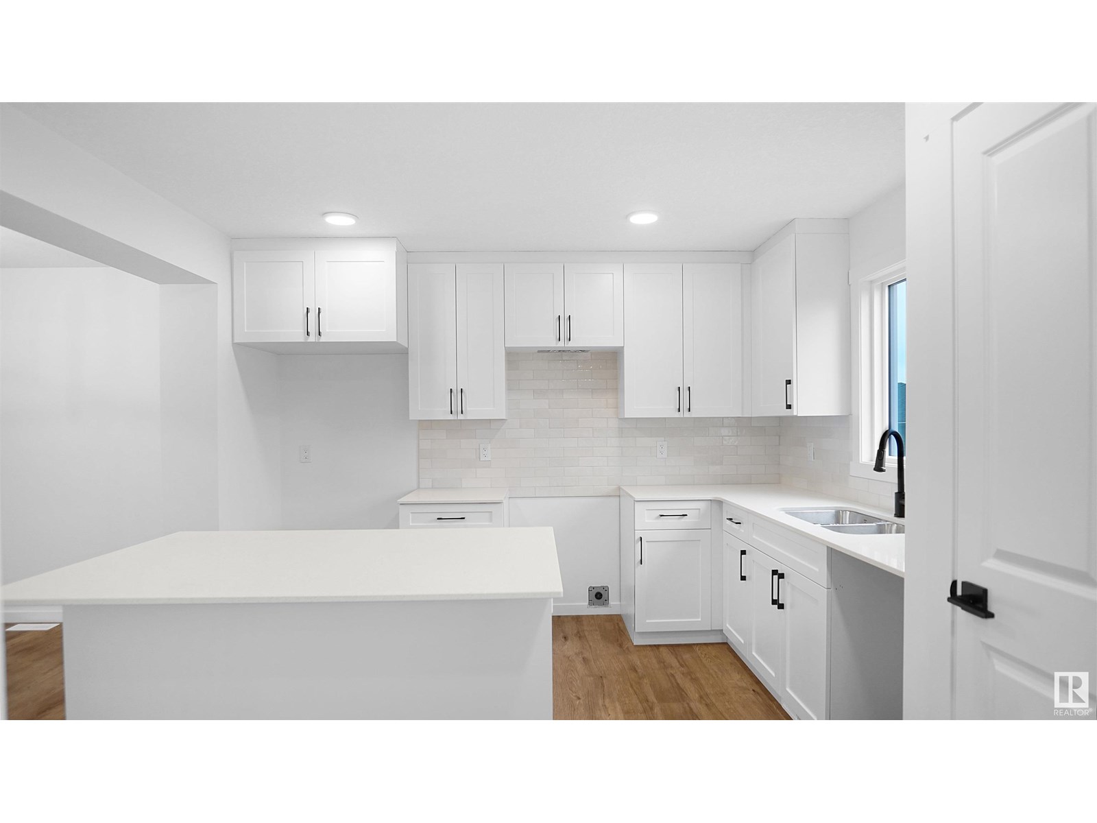 Photo 10 of 1299 Keswick Dr Sw, Edmonton AB