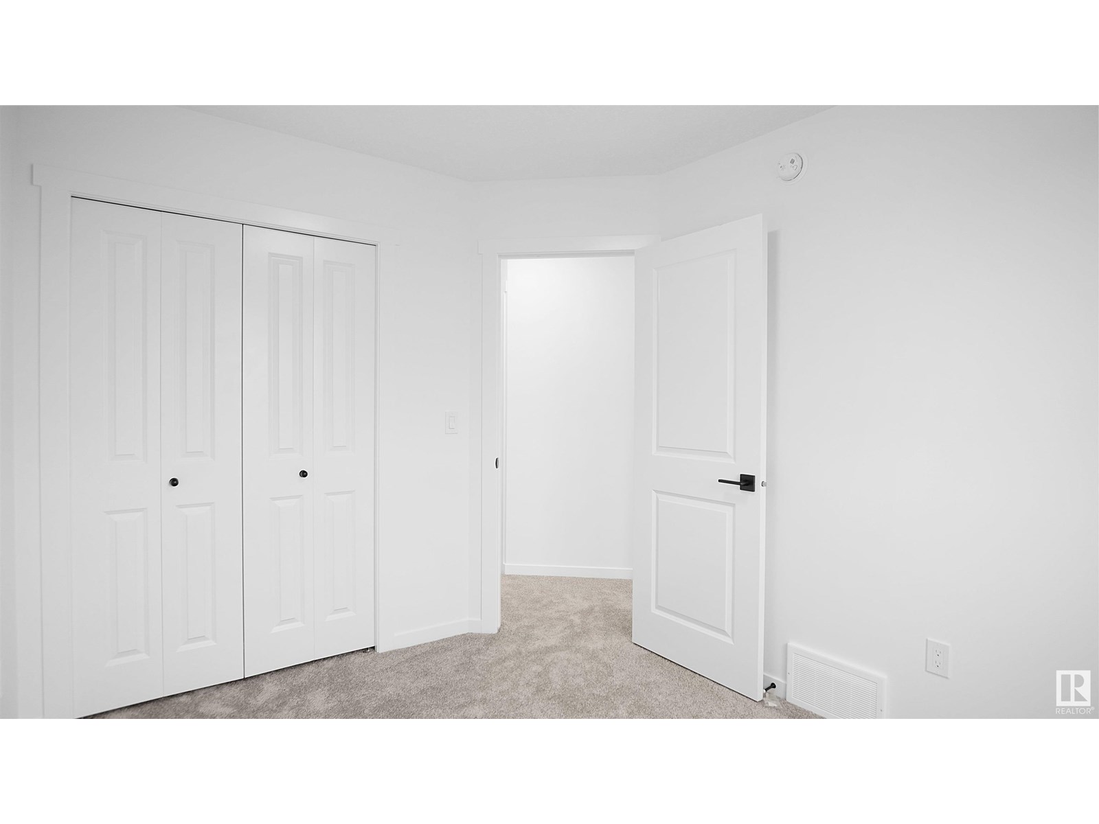 Photo 24 of 1299 Keswick Dr Sw, Edmonton AB