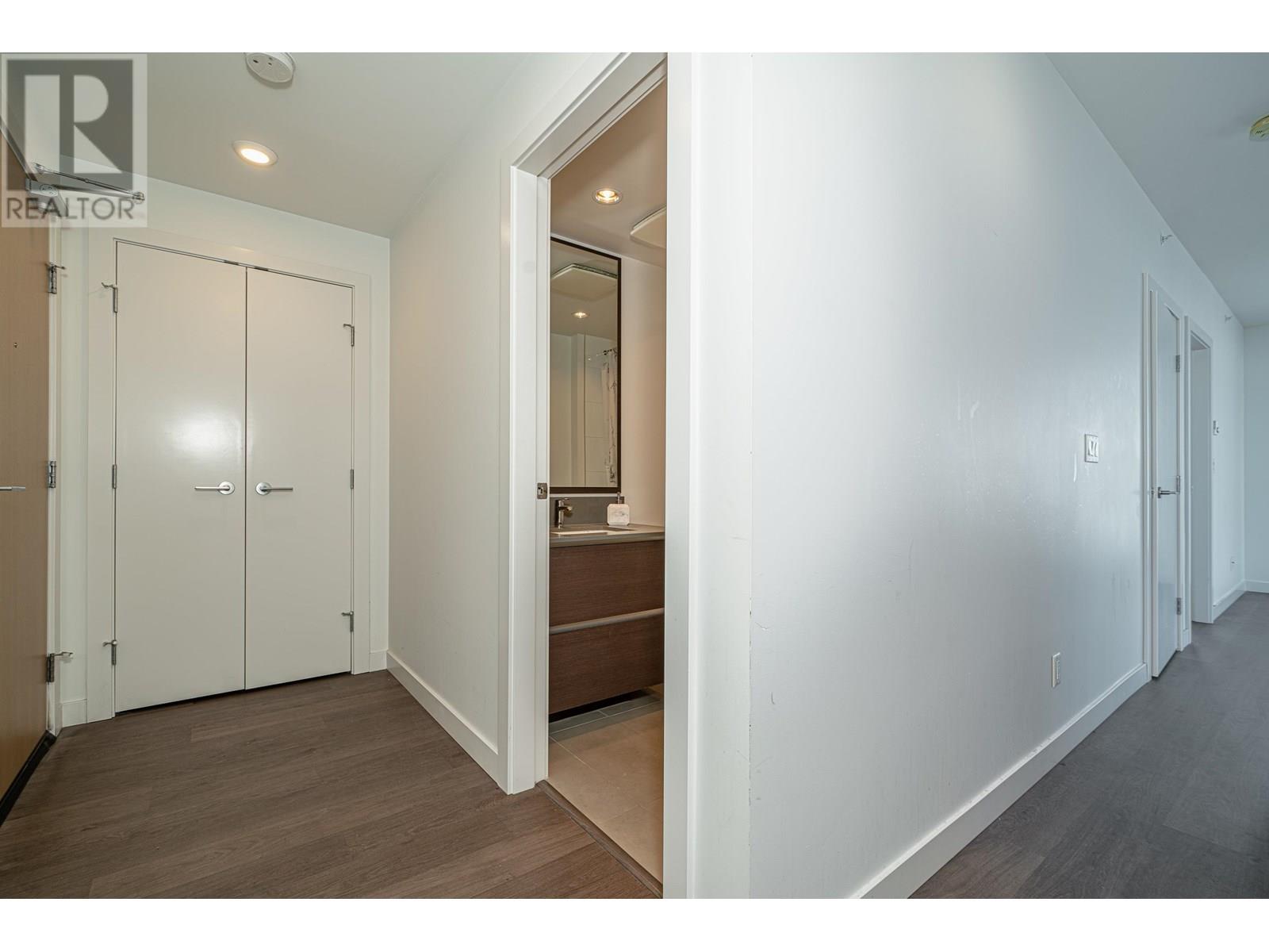 Photo 37 of 4010 4670 Assembly Way, Burnaby BC