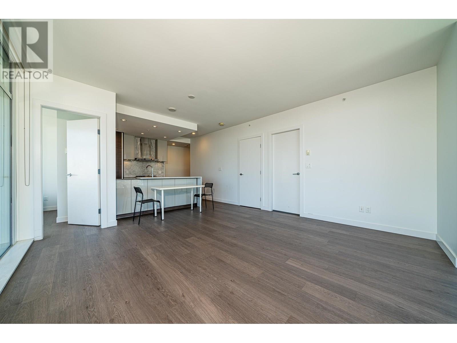 Photo 5 of 4010 4670 Assembly Way, Burnaby BC
