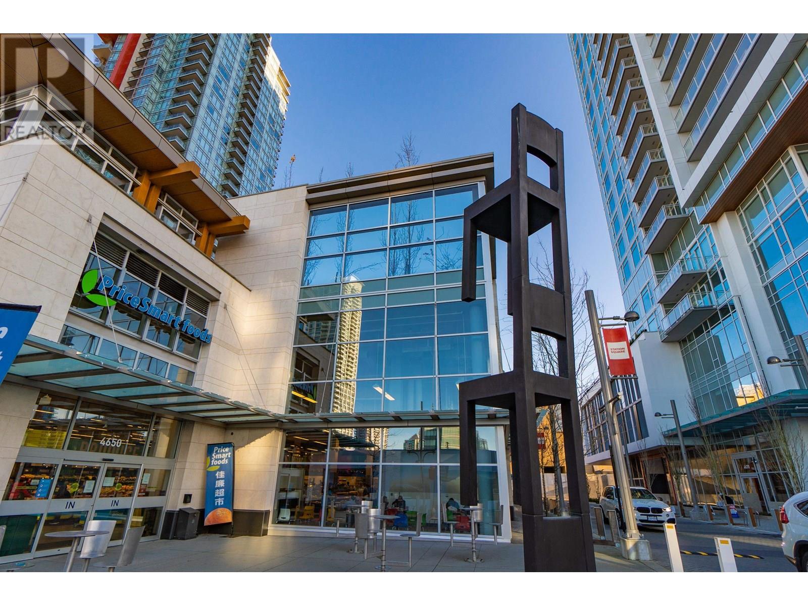 Photo 11 of 4010 4670 Assembly Way, Burnaby BC