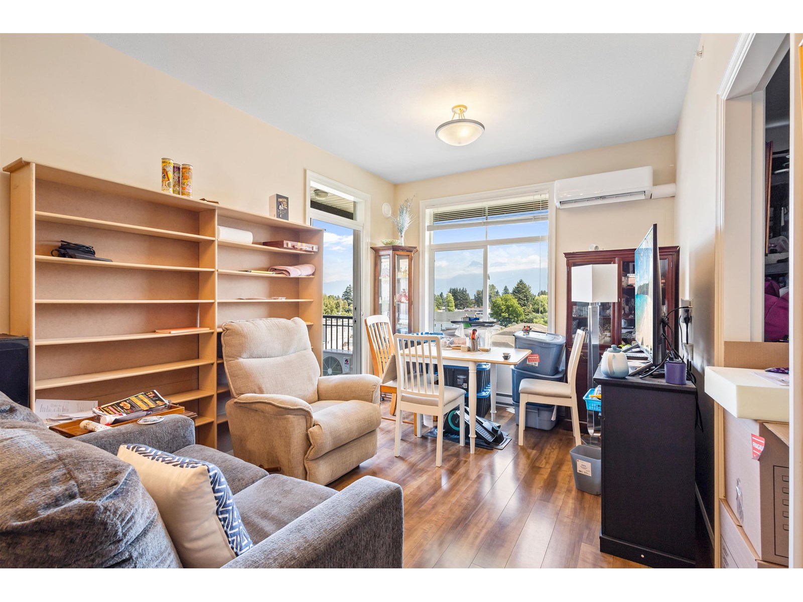 Photo 2 of 417 8531 Young Road Chilliwack Proper South, Chilliwack BC
