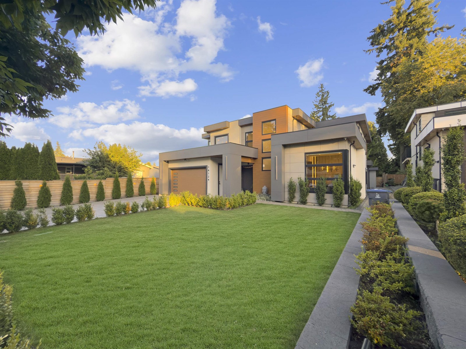 Photo 2 of 14124 71 Avenue, Surrey BC