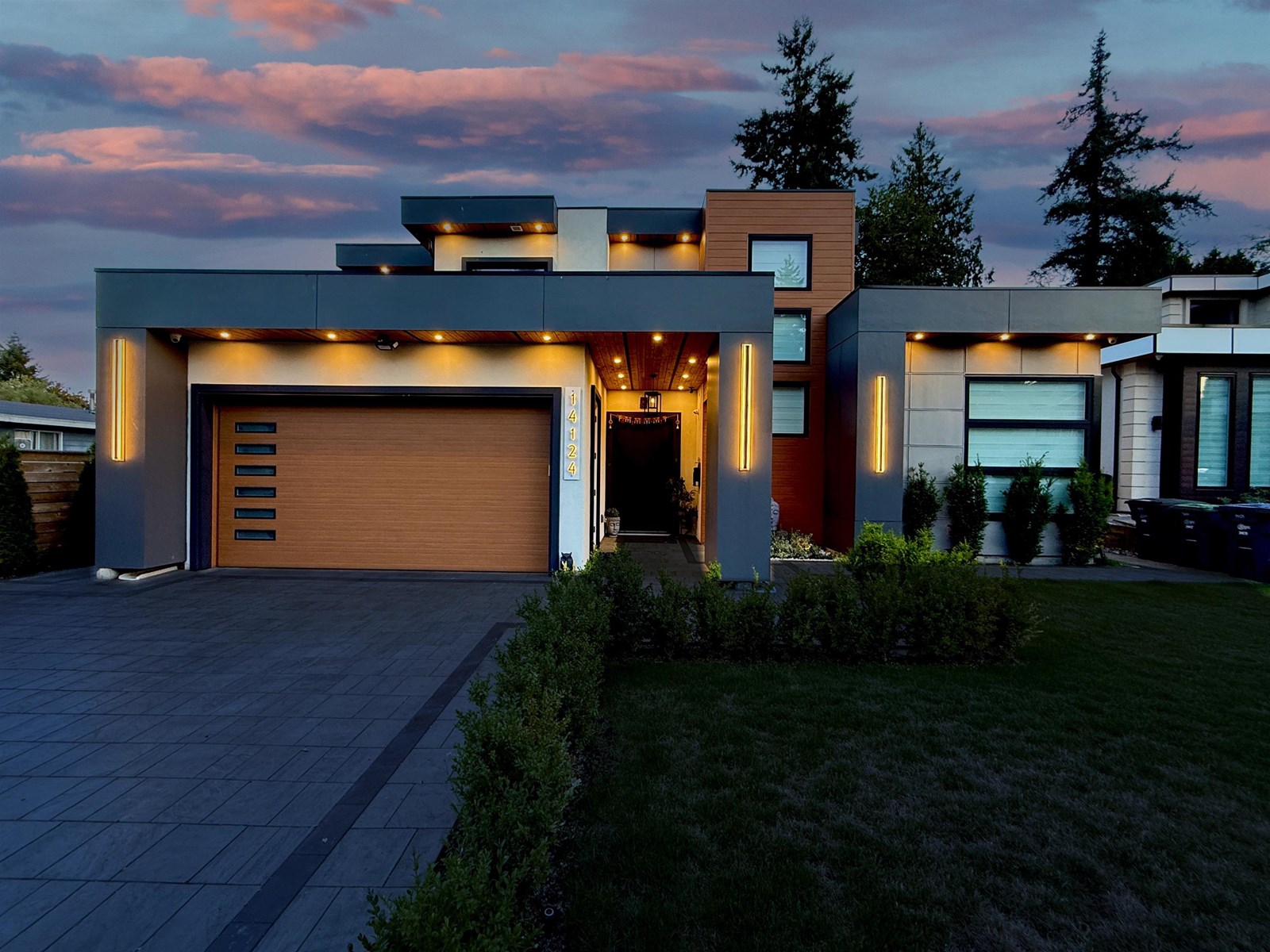 Photo 3 of 14124 71 Avenue, Surrey BC