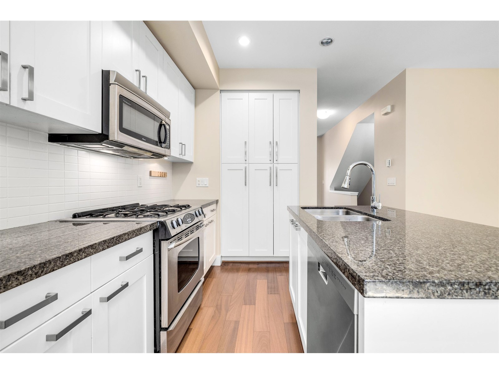 204 2501 161A STREET, Surrey
