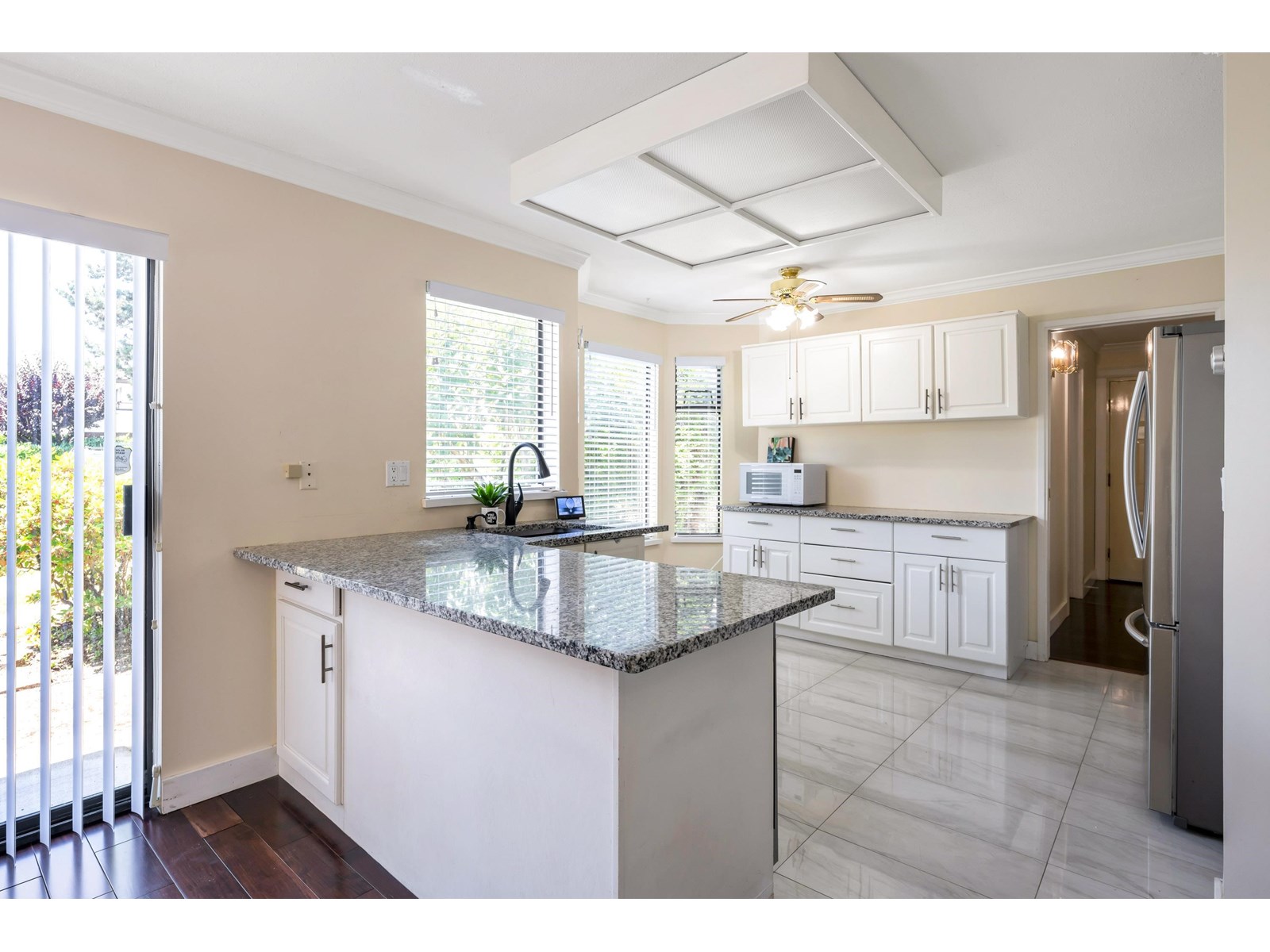 Photo 7 of 111 15153 98 Avenue, Surrey BC