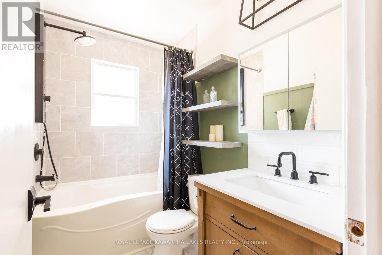 Photo 13 of 446 Dundas Street, Brock ON