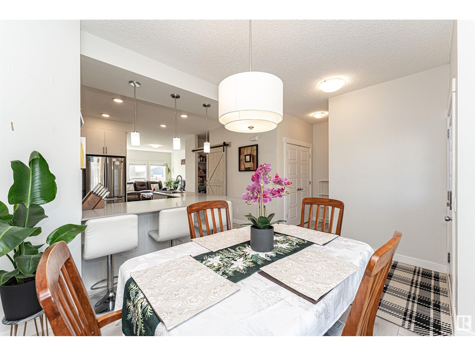 Photo 18 of 636 Orchards Bv Sw, Edmonton AB