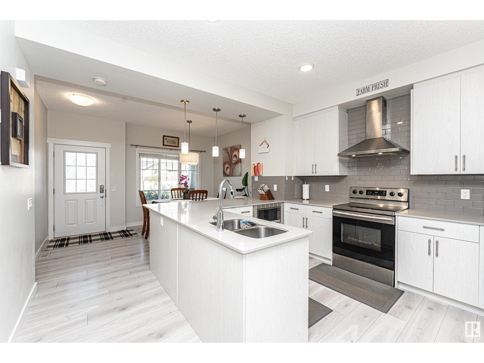 Photo 9 of 636 Orchards Bv Sw, Edmonton AB