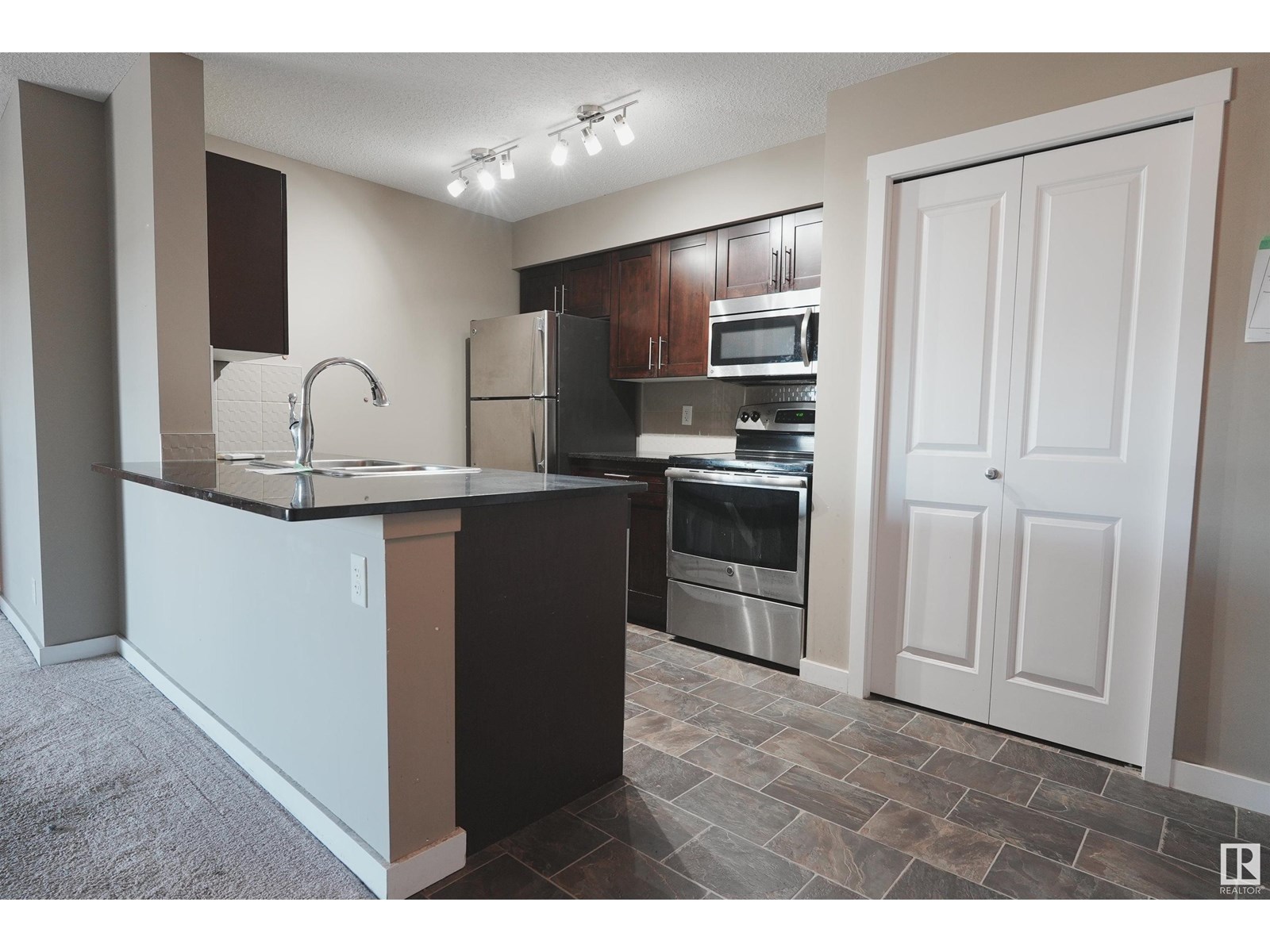 Photo 13 of 313 3211 James Mowatt Trail Sw, Edmonton AB