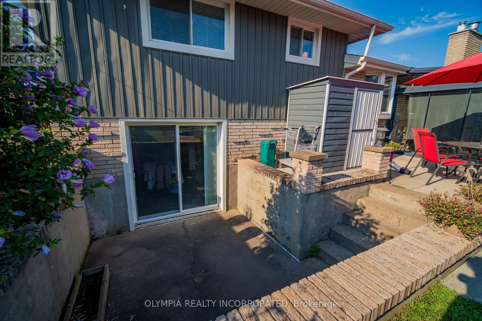 Photo 1 of 8133 Sarah Street, Niagara Falls ON