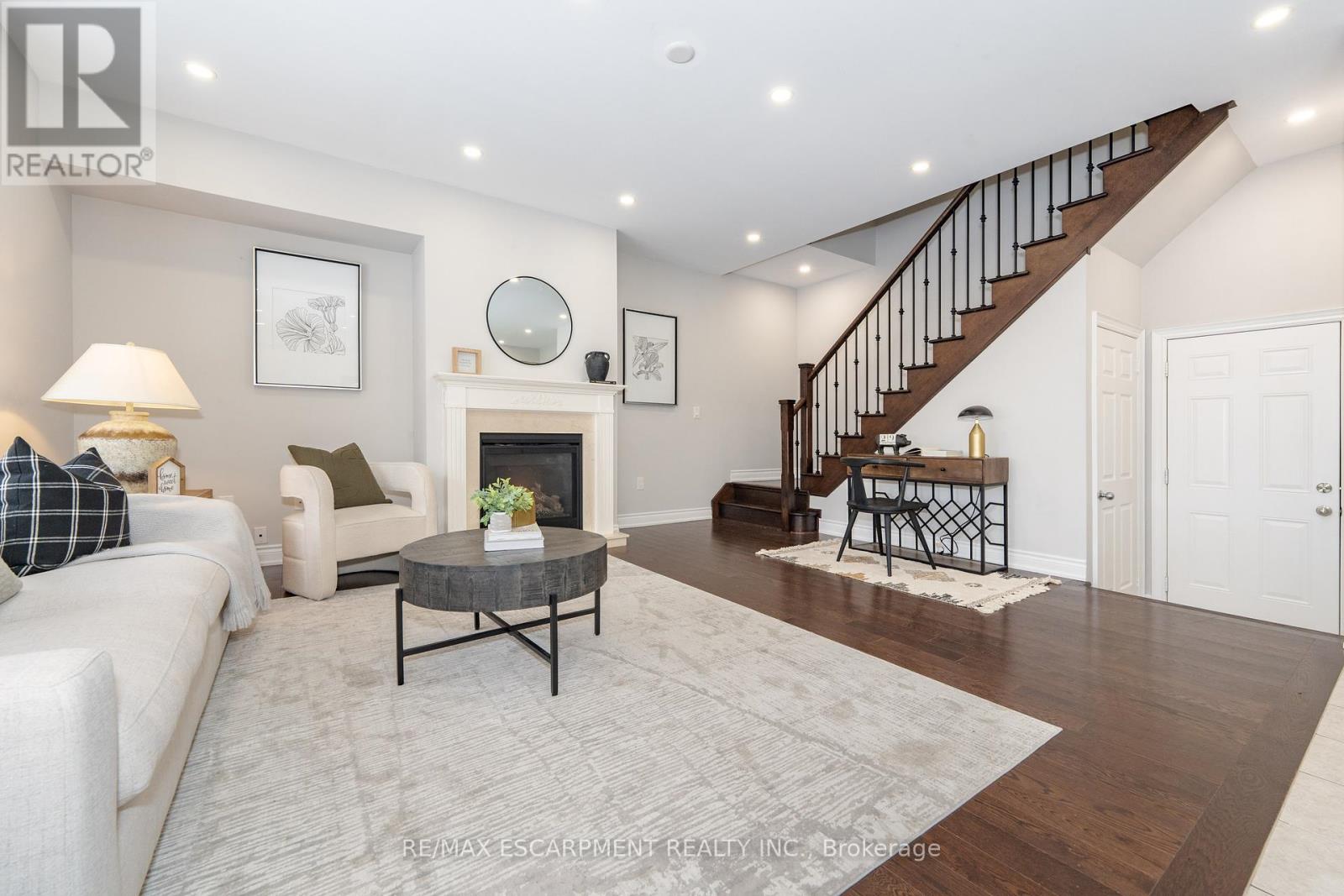 Photo 3 of 3152 Goodyear Road, Burlington ON