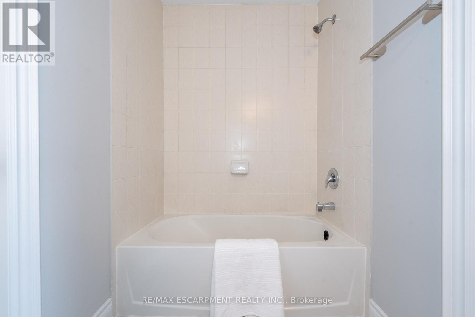 Photo 12 of 3152 Goodyear Road, Burlington ON