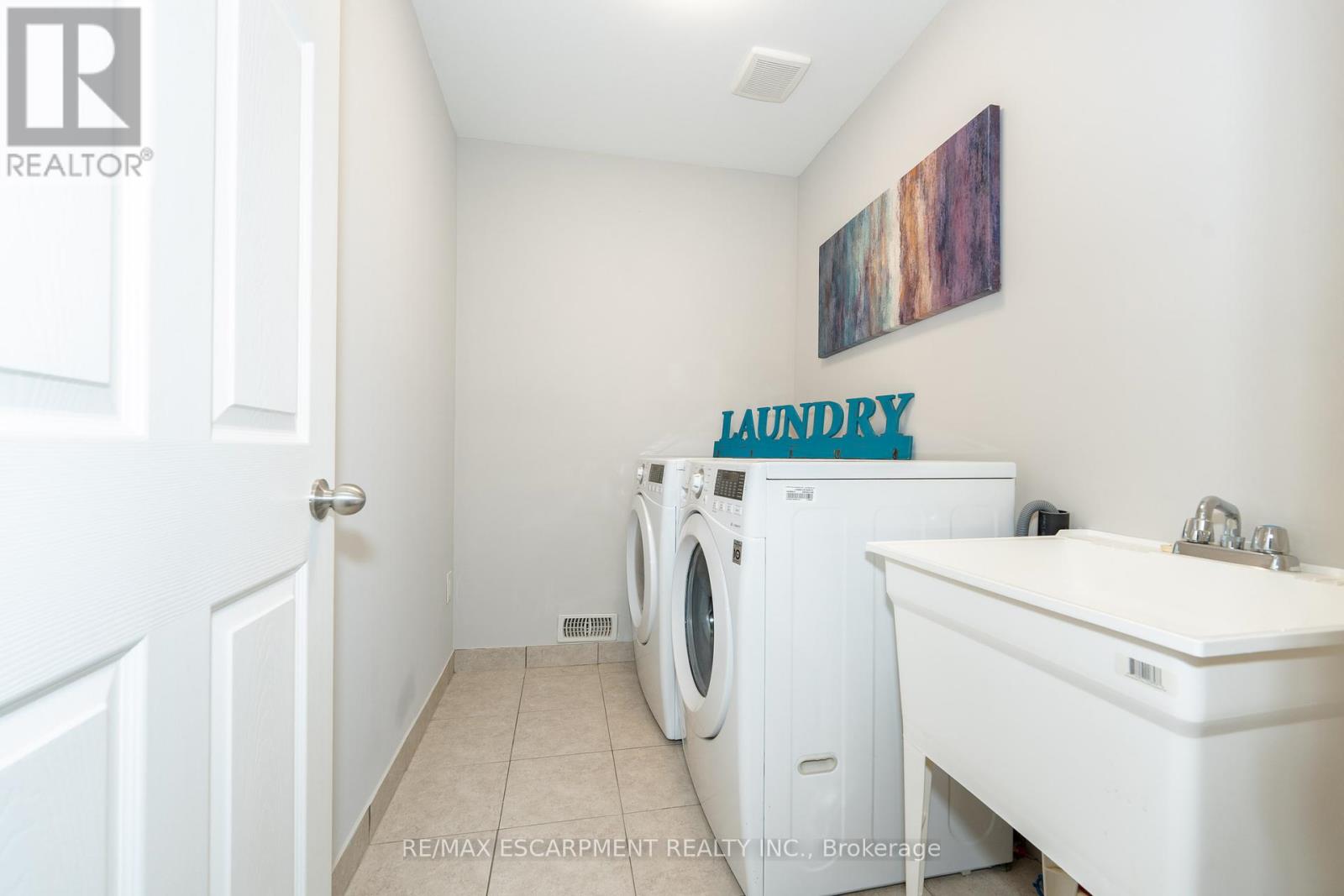 Photo 8 of 3152 Goodyear Road, Burlington ON