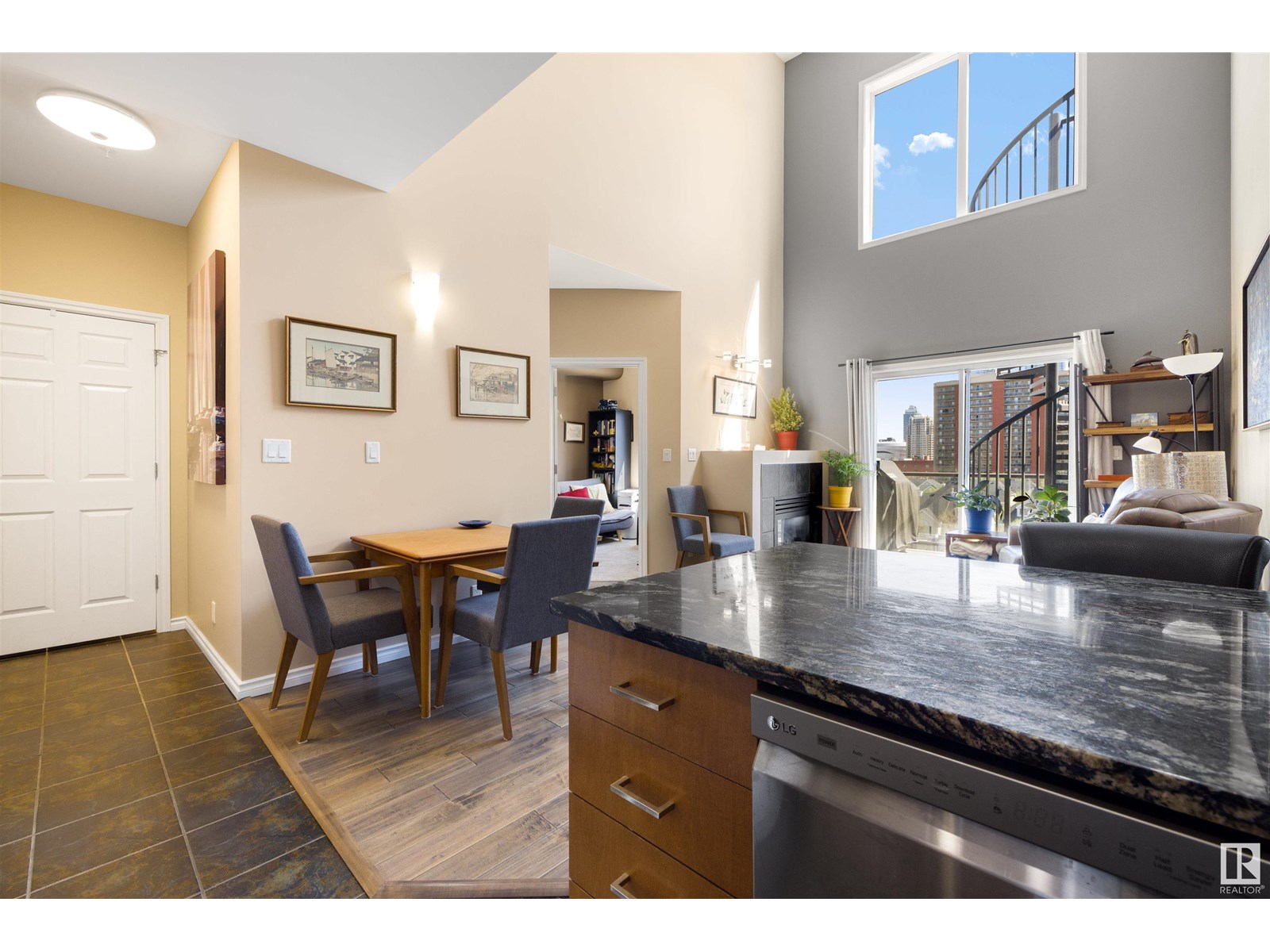 Photo 6 of 609 10235 112 St Nw, Edmonton AB