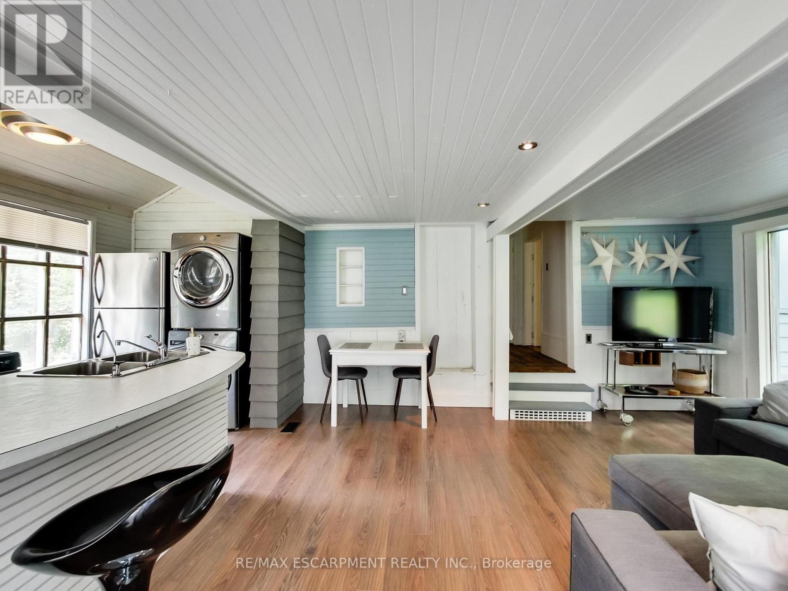 Photo 10 of 6142 Guelph Line, Burlington ON