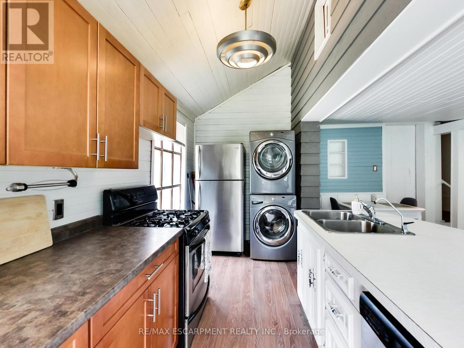 Photo 9 of 6142 Guelph Line, Burlington ON