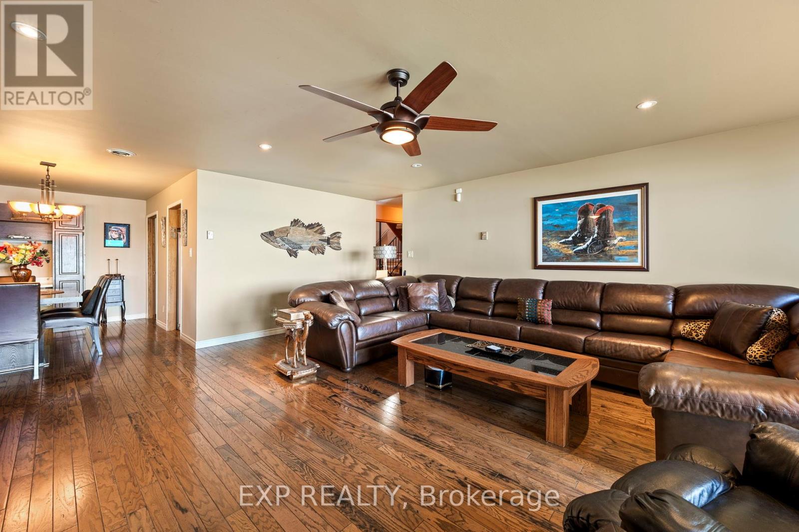 Photo 14 of 582 Duclos Point Road, Georgina ON