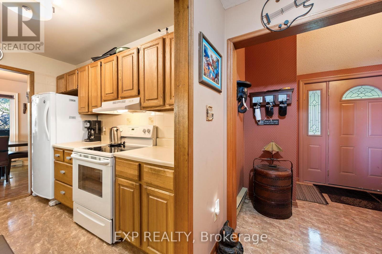 Photo 8 of 582 Duclos Point Road, Georgina ON